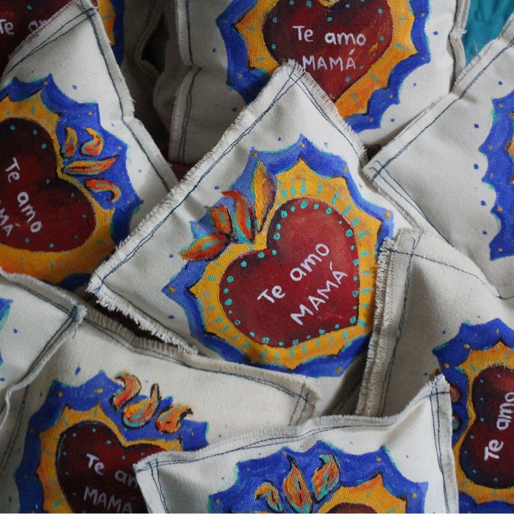 Handmade 'Te Amo Mama' Decorative Pillows